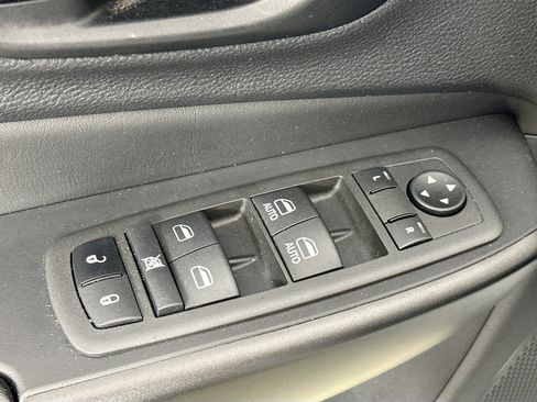 Used 2022 Jeep Cherokee Trailhawk AWD/4WD image 17