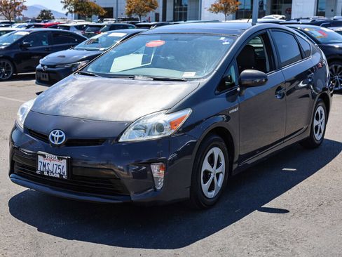 Used 2012 Toyota Prius Three w/ Solar Roof Pkg FWD image 18