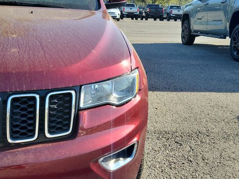 Used 2019 Jeep Grand Cherokee Laredo w/ Laredo X Package image 3