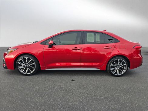 Used 2020 Toyota Corolla SE image 2