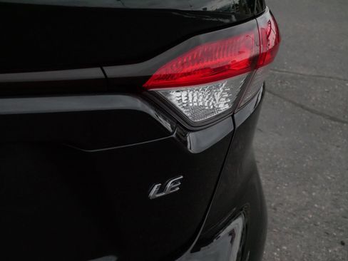 Used 2022 Toyota Corolla LE image 17