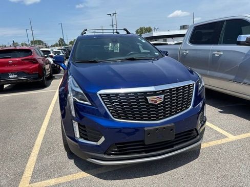 Used 2023 Cadillac XT5 Premium Luxury w/ Technology Package AWD/4WD image 4