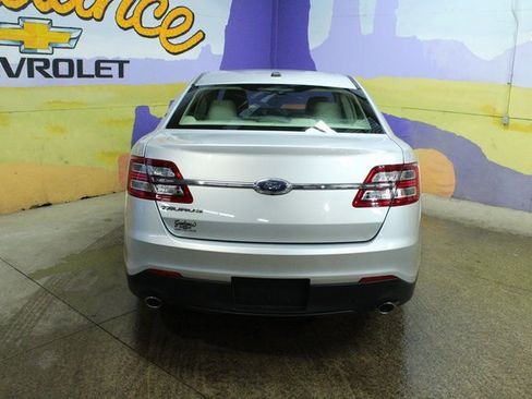 Used 2017 Ford Taurus SE image 7