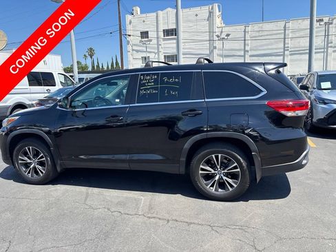 Used 2019 Toyota Highlander LE w/ Carpet Mat Package (TMS) FWD image 7