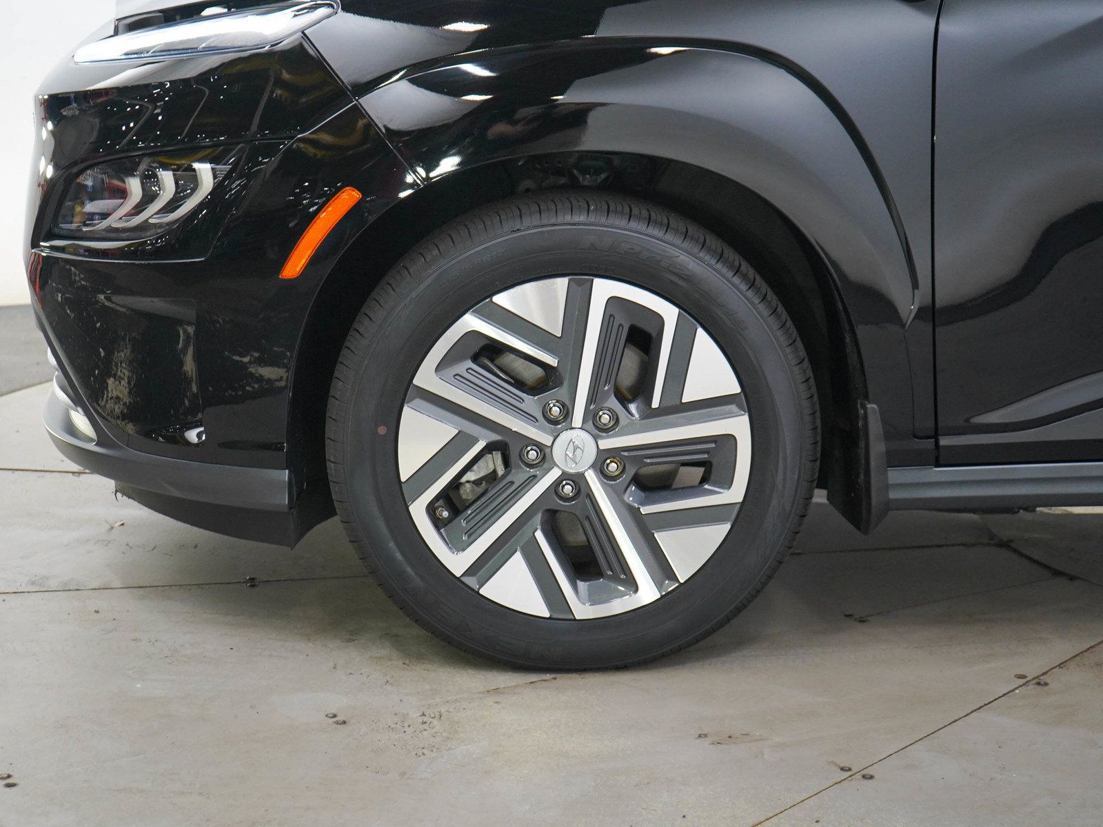 Used 2023 Hyundai Kona Limited FWD image 29