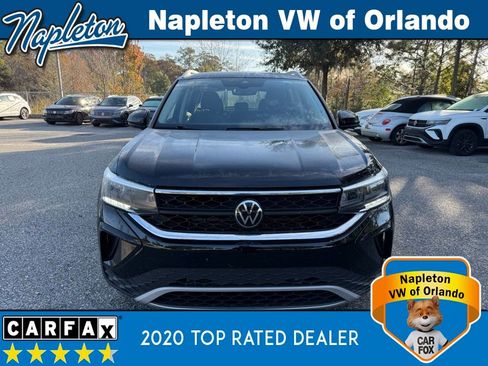 Used 2024 Volkswagen Taos SE image 2