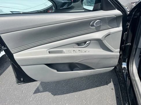 Used 2023 Hyundai Elantra SEL w/ Convenience Package FWD image 9