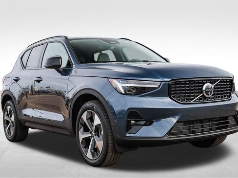 New 2026 Volvo XC40 B5 Plus w/ Protection Package Premier image 3