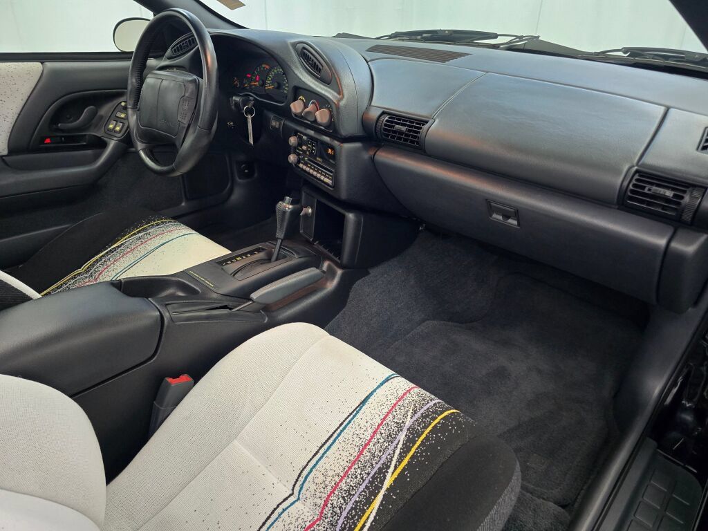 Used 1993 Chevrolet Camaro Z28 RWD image 88