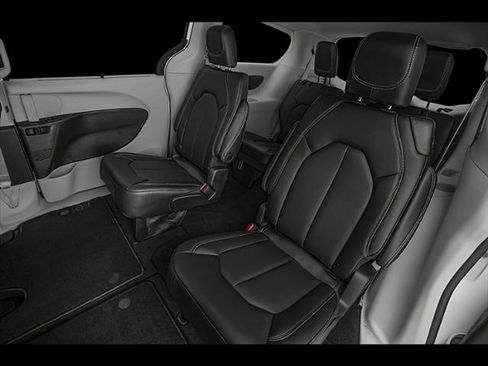 Used 2024 Chrysler Pacifica Touring-L FWD image 29