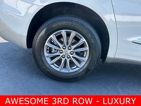 Used 2023 Buick Enclave Essence image 7