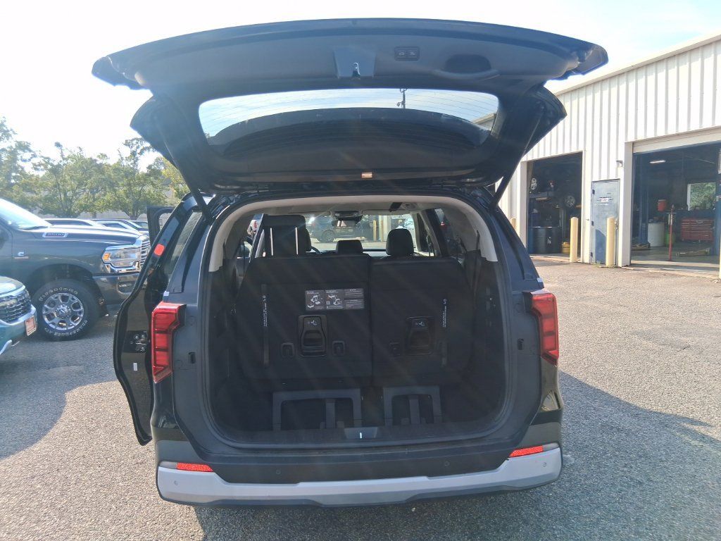 Used 2026 Kia Carnival EX FWD image 18