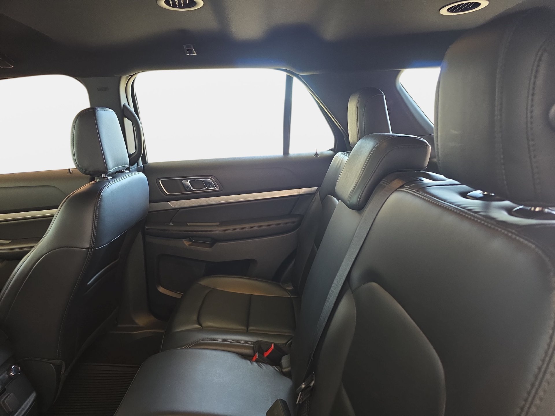Used 2019 Ford Explorer XLT w/ Equipment Group 202A FWD image 14