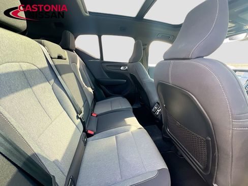 Used 2024 Volvo XC40 B5 Core image 36