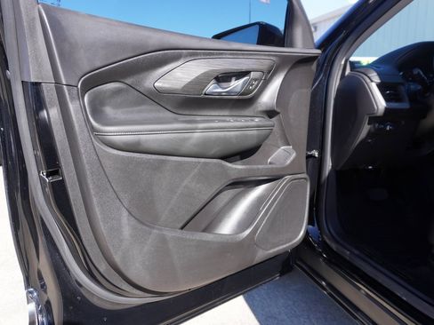 Used 2024 GMC Terrain SLE w/ Driver Convenience Package image 8