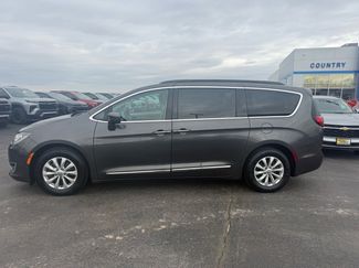 Used 2017 Chrysler Pacifica Touring-L video 2