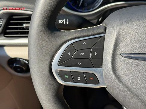 Used 2023 Chrysler Pacifica Touring-L FWD image 24