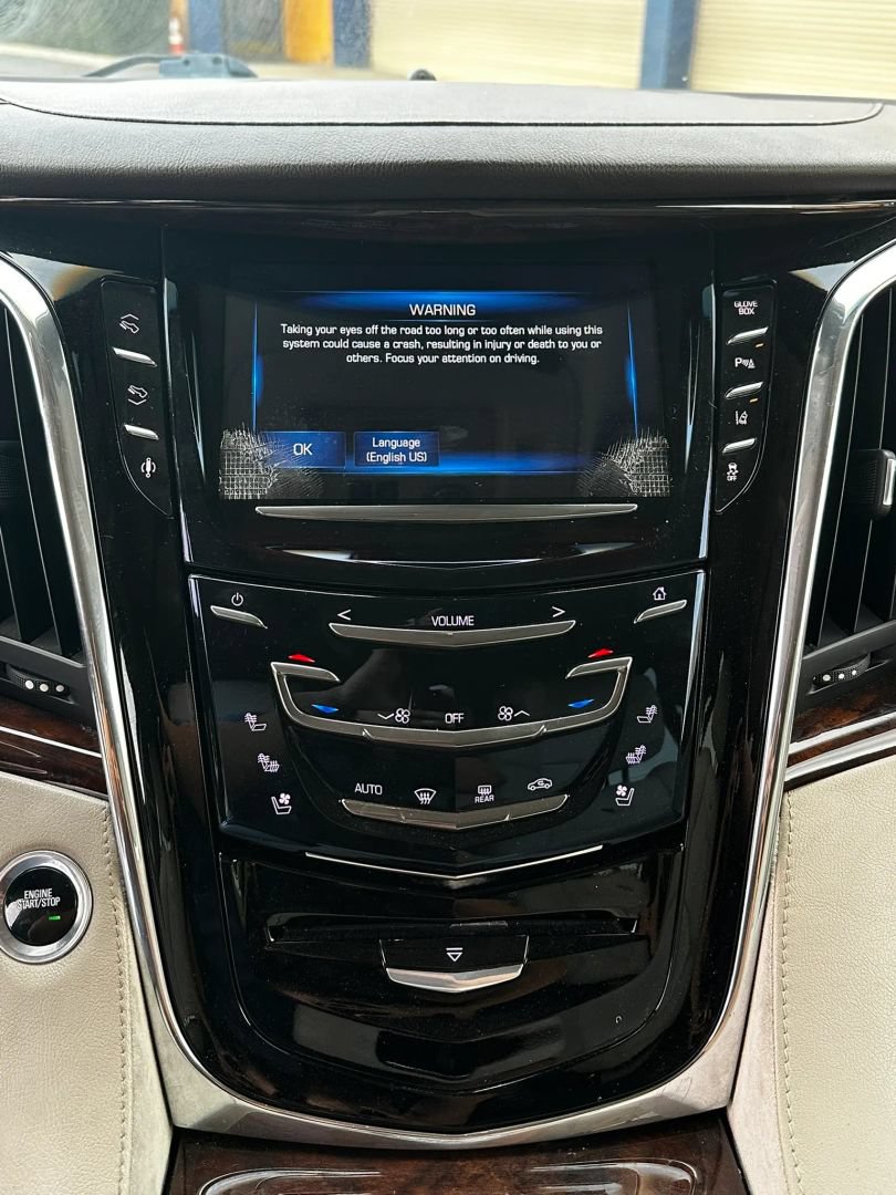 Used 2015 Cadillac Escalade Luxury AWD/4WD image 31