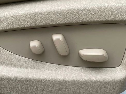 Used 2016 GMC Yukon XL Denali image 32