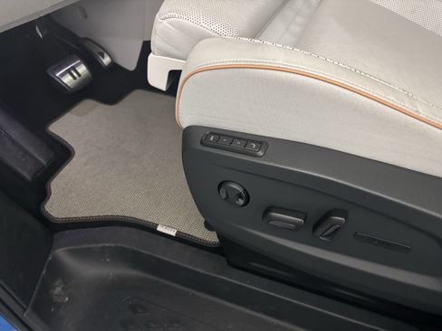 New 2025 Volkswagen ID. Buzz 1st Edition image 4