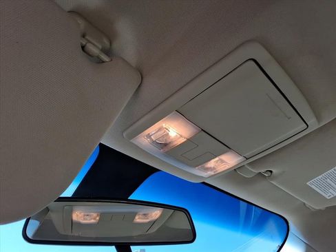 Used 2017 Ford Taurus SE image 25