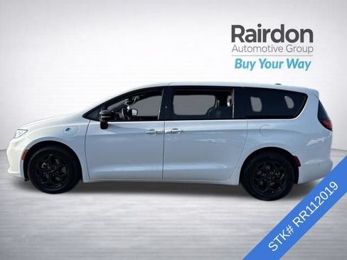 Used 2024 Chrysler Pacifica Limited FWD image 4