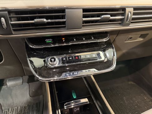 Used 2024 Lincoln Corsair Reserve image 19