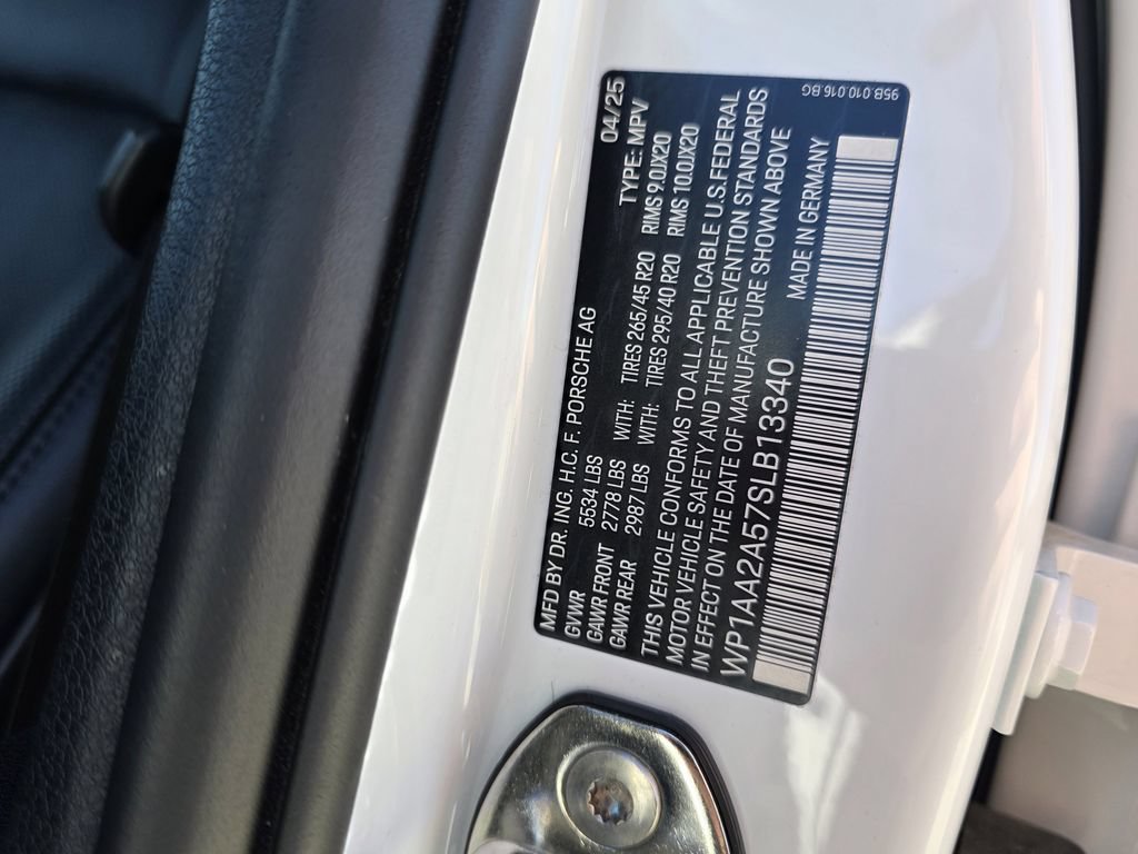 Certified 2026 Porsche Macan AWD/4WD image 32