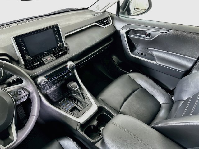 Used 2021 Toyota RAV4 XLE Premium AWD/4WD image 28