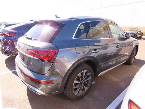 Used 2023 Audi Q5 2.0T Premium w/ Convenience Package image 3