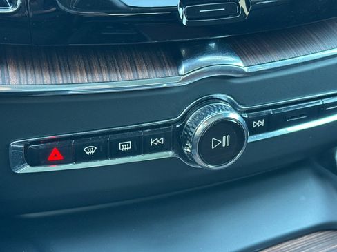 Used 2023 Volvo XC60 B5 Plus w/ Protection Package Premier image 23