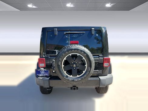 Used 2012 Jeep Wrangler Unlimited Sahara AWD/4WD image 5