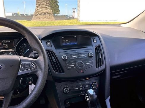 Used 2016 Ford Focus SE FWD image 6