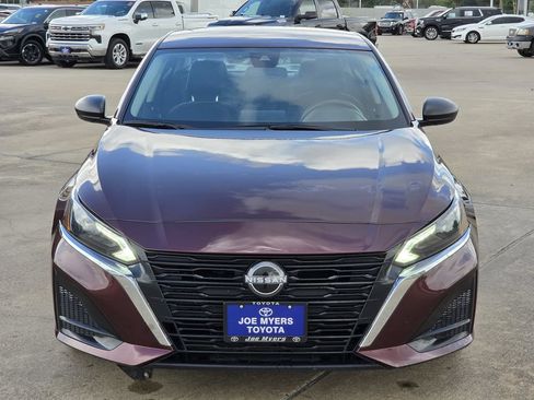 Used 2025 Nissan Altima 2.5 SV FWD image 3