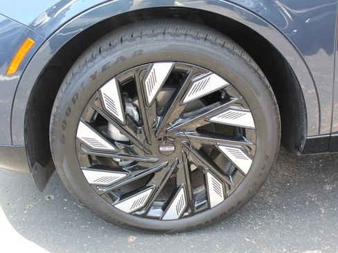 Used 2024 Lincoln Nautilus Reserve w/ Equipment Group 202A AWD/4WD image 12