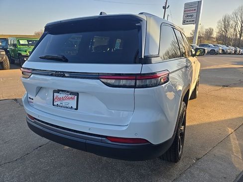 New 2026 Jeep Grand Cherokee Limited AWD/4WD image 11