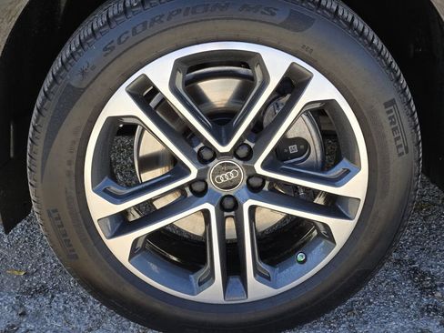 Certified 2025 Audi Q5 Premium image 16