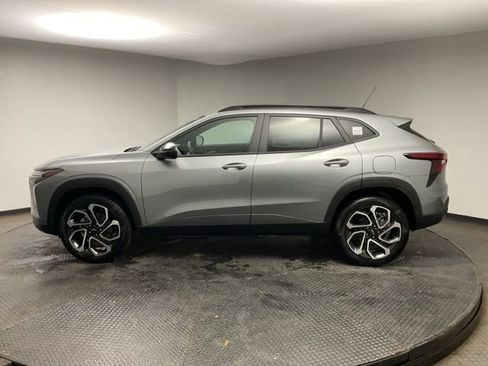 New 2026 Chevrolet Trax RS w/ Sunroof Package image 4