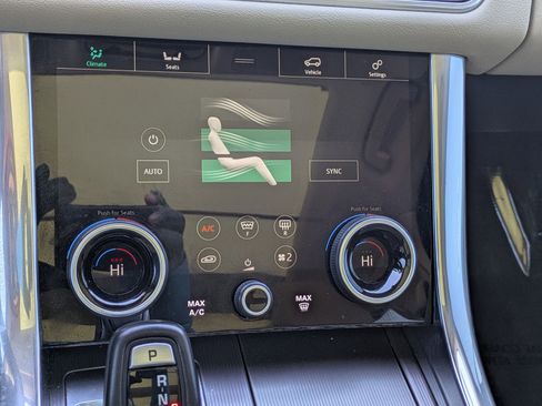 Used 2020 Land Rover Range Rover Sport HSE image 14