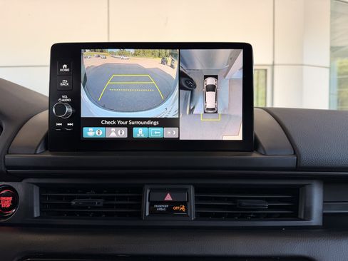 Used 2025 Honda Pilot TrailSport image 10