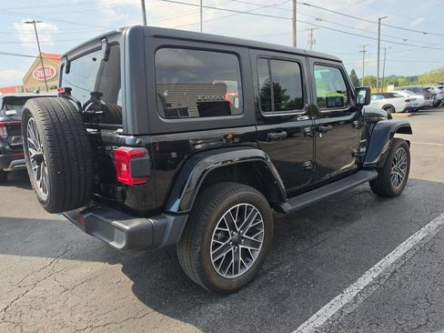 Used 2023 Jeep Wrangler Unlimited Sahara w/ Cold Weather Group AWD/4WD image 2