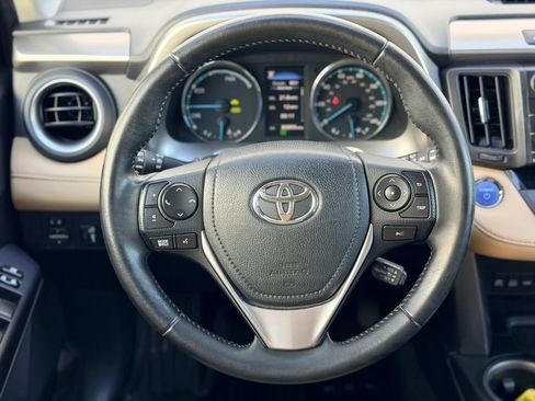 Used 2017 Toyota RAV4 XLE w/ Carpet Mat Package AWD/4WD image 18