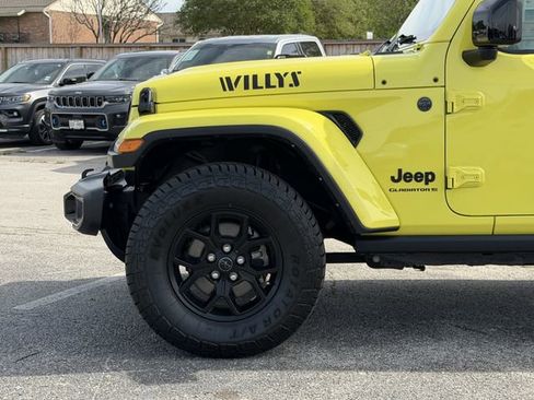 Used 2024 Jeep Gladiator Willys image 7