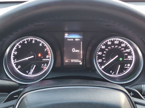 Used 2018 Toyota Camry SE FWD image 11