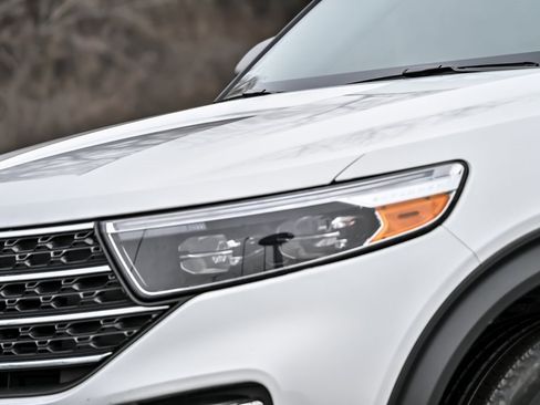 Used 2023 Ford Explorer XLT w/ Equipment Group 202A image 3