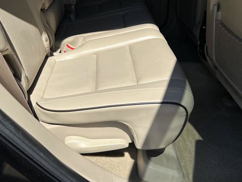 Used 2015 Jeep Grand Cherokee Overland w/ Advanced Technology Group AWD/4WD image 21