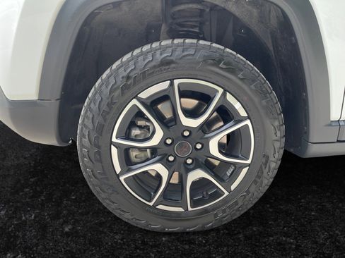 Used 2025 Jeep Compass Trailhawk AWD/4WD image 28