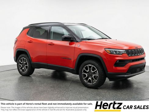 Used 2025 Jeep Compass Trailhawk AWD/4WD image 1