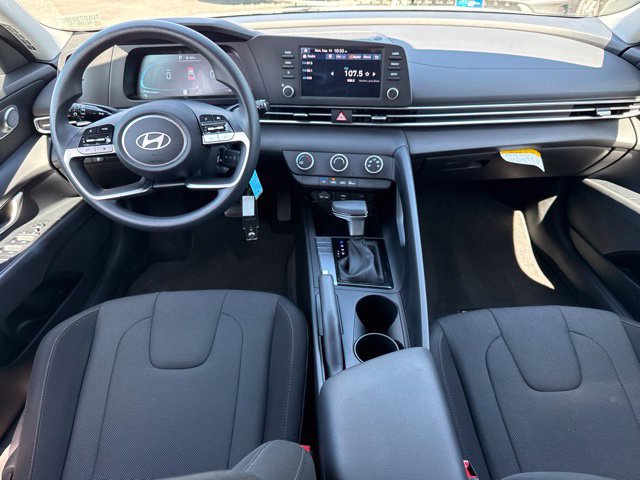 Used 2026 Hyundai Elantra SE FWD image 4