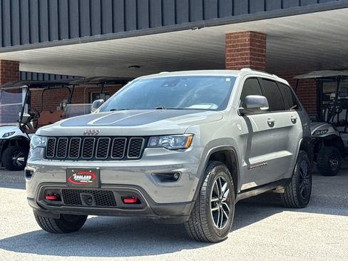 Used 2019 Jeep Grand Cherokee Trailhawk AWD/4WD image 3